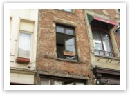 (44/218):najmniejsza kamieniczka w Brukseli - szerokości zaledwie 2m