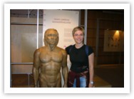 (106/218):Anita poderwała neandertalczyka